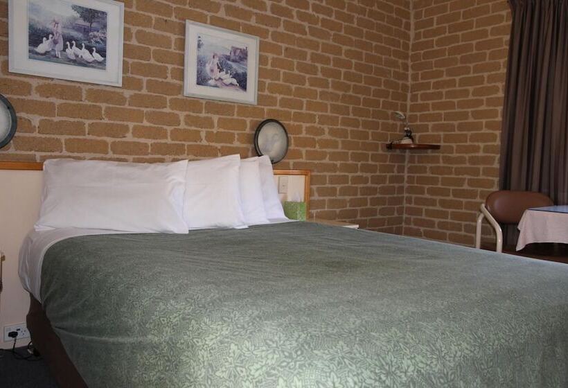 Hotel Grand Manor Motor Inn