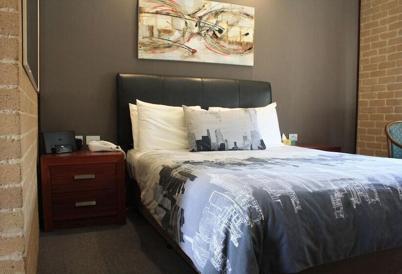 Hotel Grand Manor Motor Inn