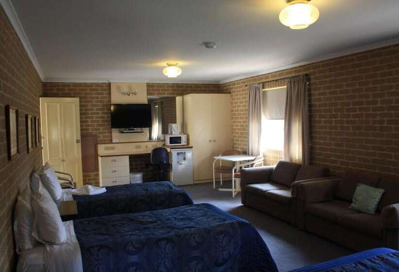 Hotel Grand Manor Motor Inn