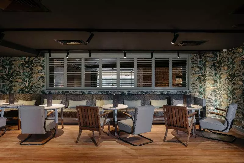 Отель Indigo Brisbane City Centre, An Ihg