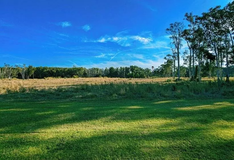 בית מלון כפרי Island Palms Motor Inn