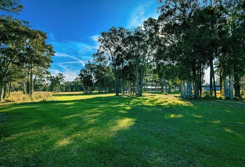 בית מלון כפרי Island Palms Motor Inn