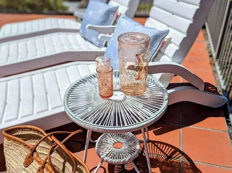 בית מלון כפרי Island Palms Motor Inn