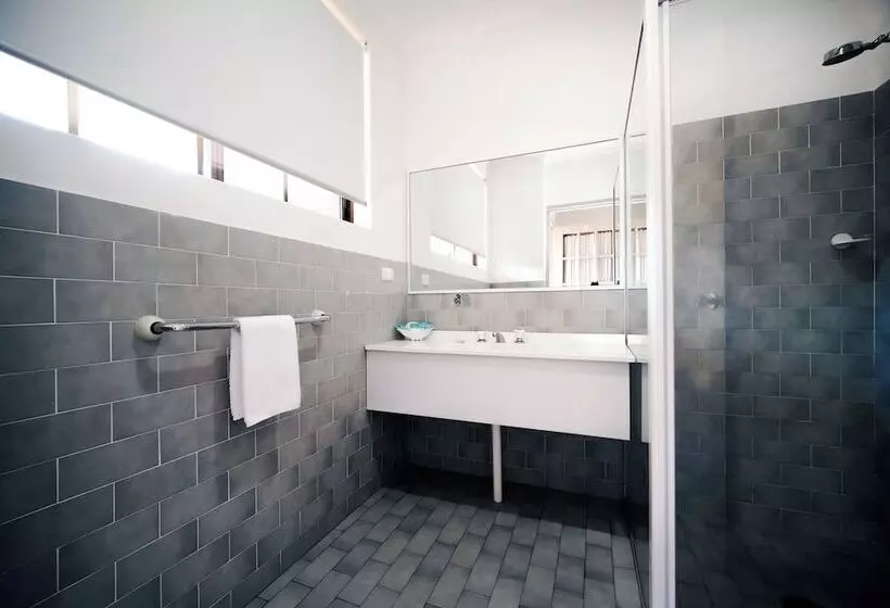 בית מלון כפרי Island Palms Motor Inn