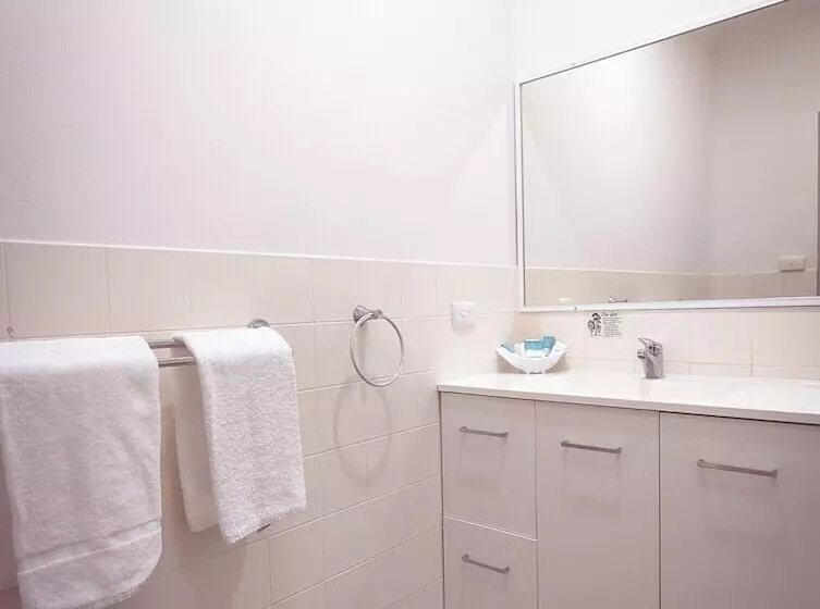 בית מלון כפרי Island Palms Motor Inn