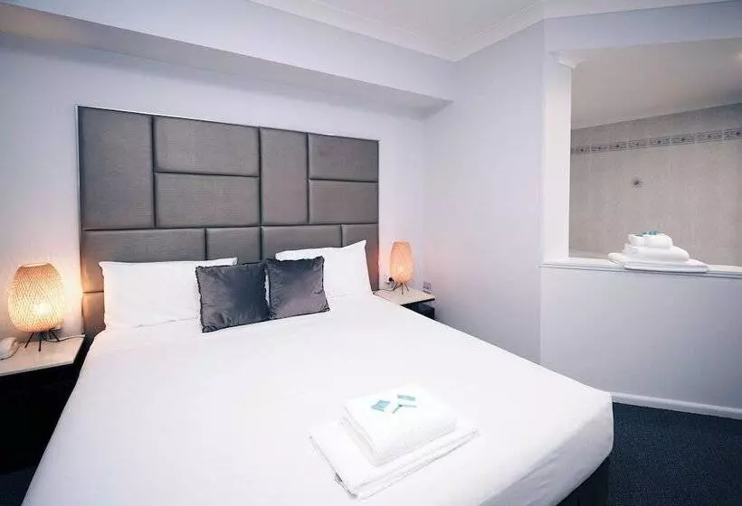 בית מלון כפרי Island Palms Motor Inn