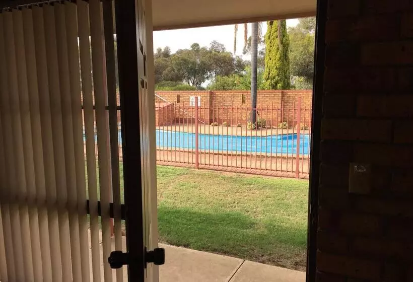 Отель Kadina Gateway Motor Inn