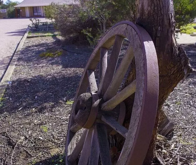 Отель Kadina Gateway Motor Inn