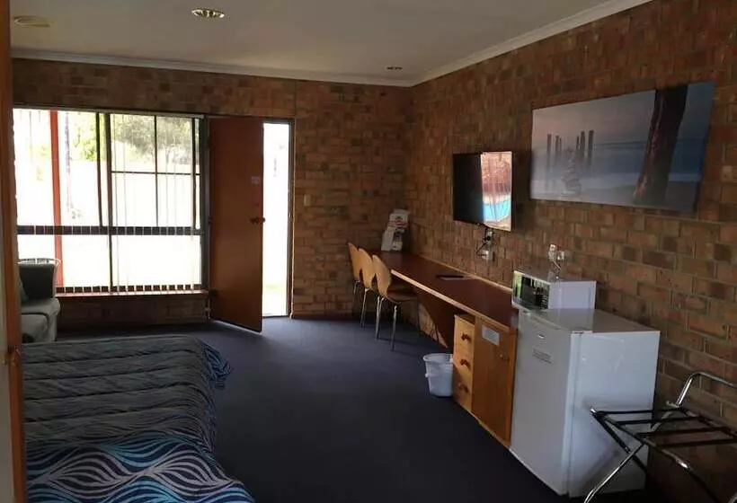 Отель Kadina Gateway Motor Inn