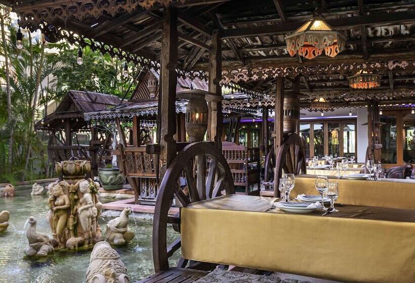 Отель Mantra Crown Towers