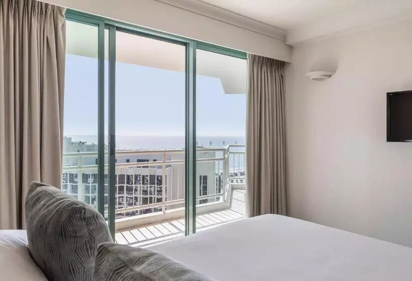 Hotel Mantra Crown Towers