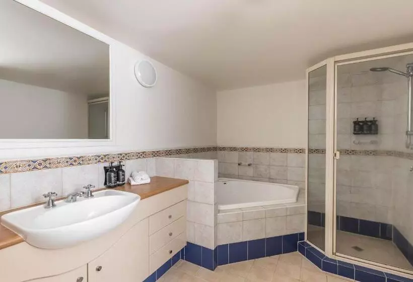 Hotel Mantra Crown Towers