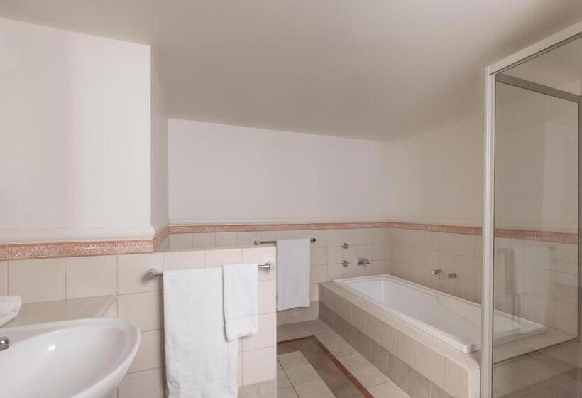 Отель Mantra Crown Towers