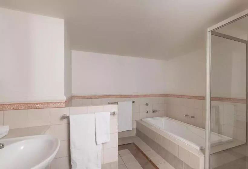 Hotel Mantra Crown Towers