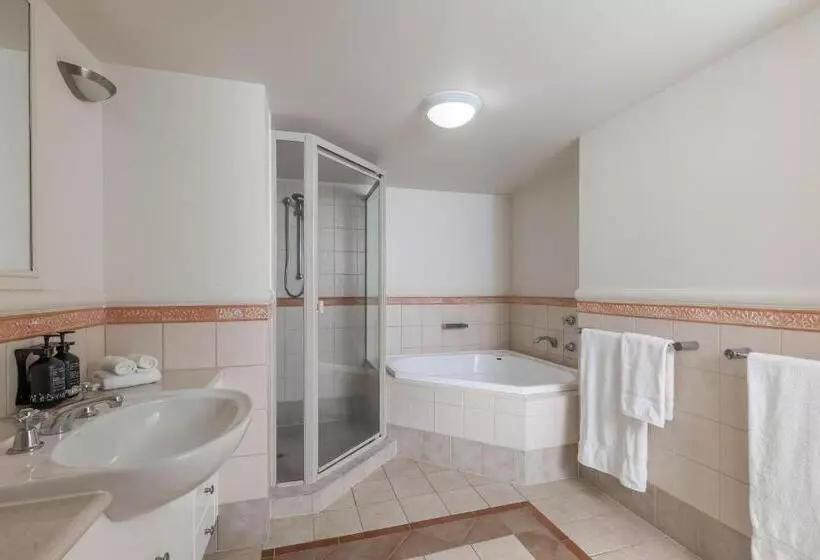 Hotel Mantra Crown Towers