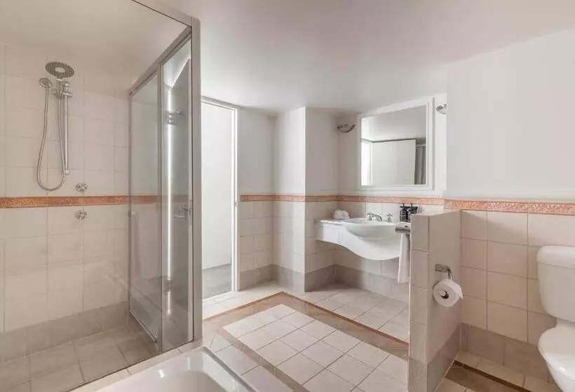 Hotel Mantra Crown Towers