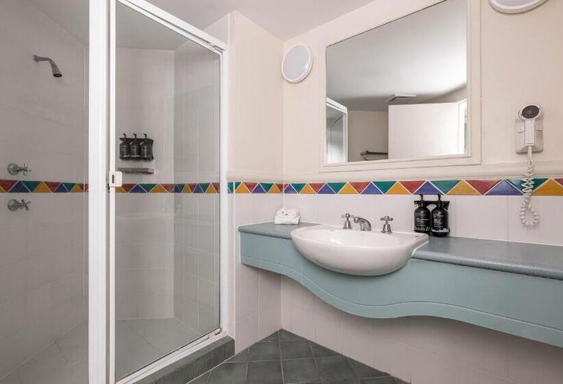 Отель Mantra Crown Towers