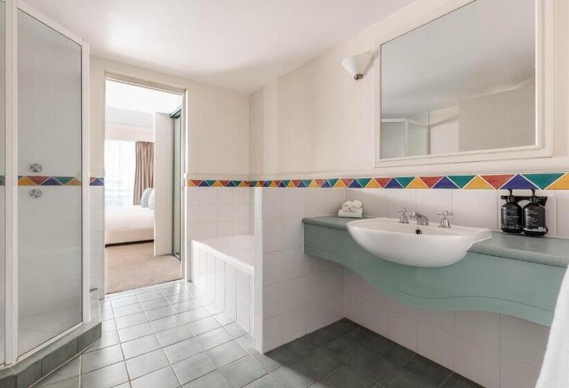 Отель Mantra Crown Towers