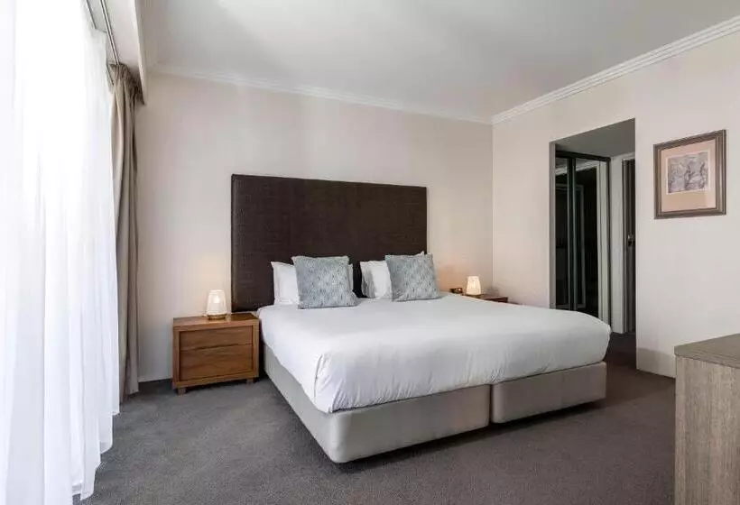 Hotel Mantra Crown Towers