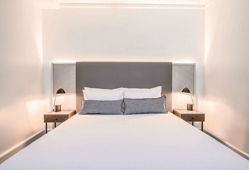 The Savoy Hotel On Little Collins Melbourne