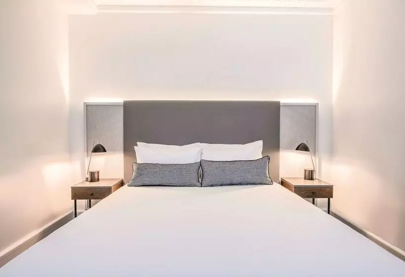 The Savoy Hotel On Little Collins Melbourne