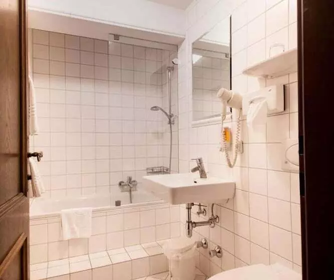 هتل Mama Muh Self Check In