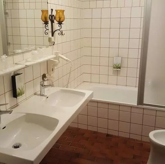 هتل Mama Muh Self Check In