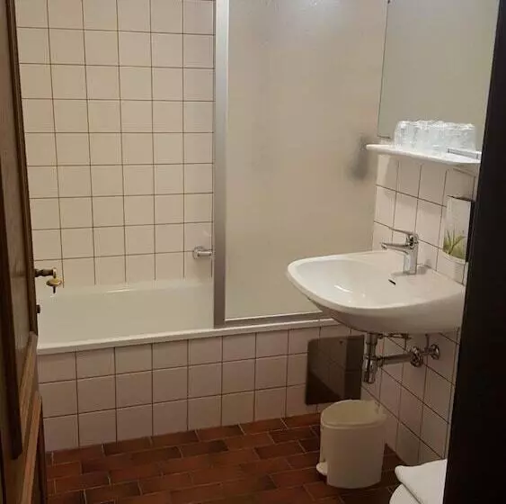 هتل Mama Muh Self Check In