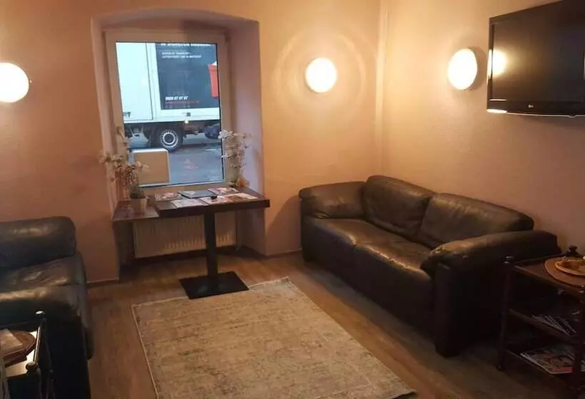 هتل Mama Muh Self Check In