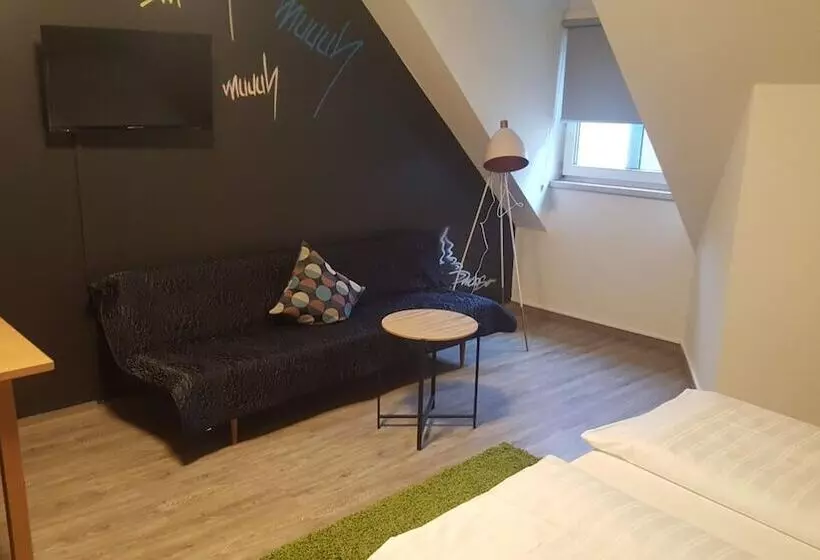 هتل Mama Muh Self Check In