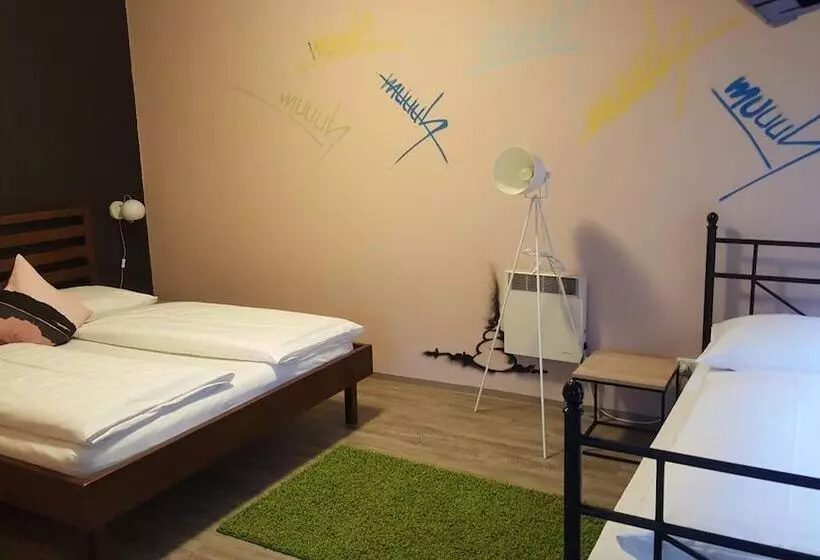 هتل Mama Muh Self Check In