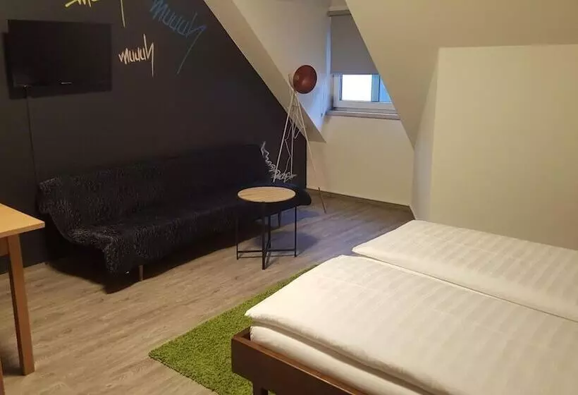 هتل Mama Muh Self Check In