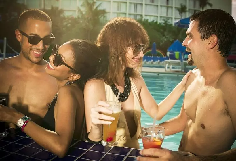 هتل Breezes Resort & Spa All Inclusive, Bahamas