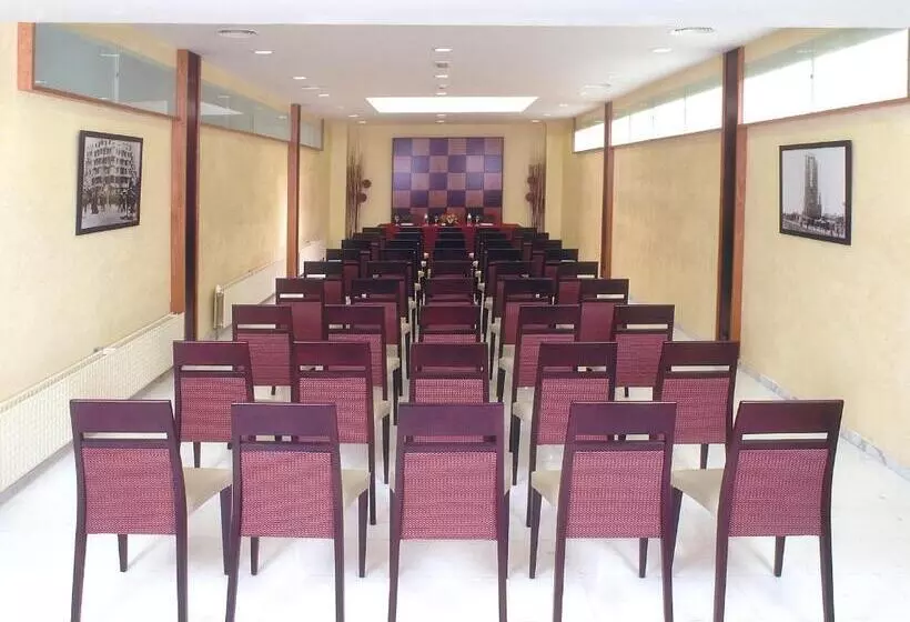 Отель Catalonia Brussels