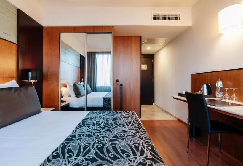 Отель Catalonia Brussels