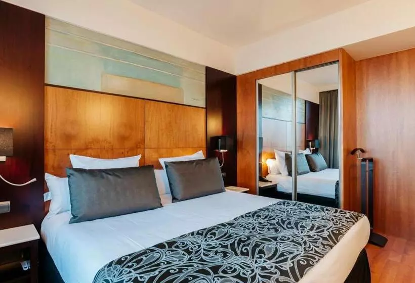 Отель Catalonia Brussels