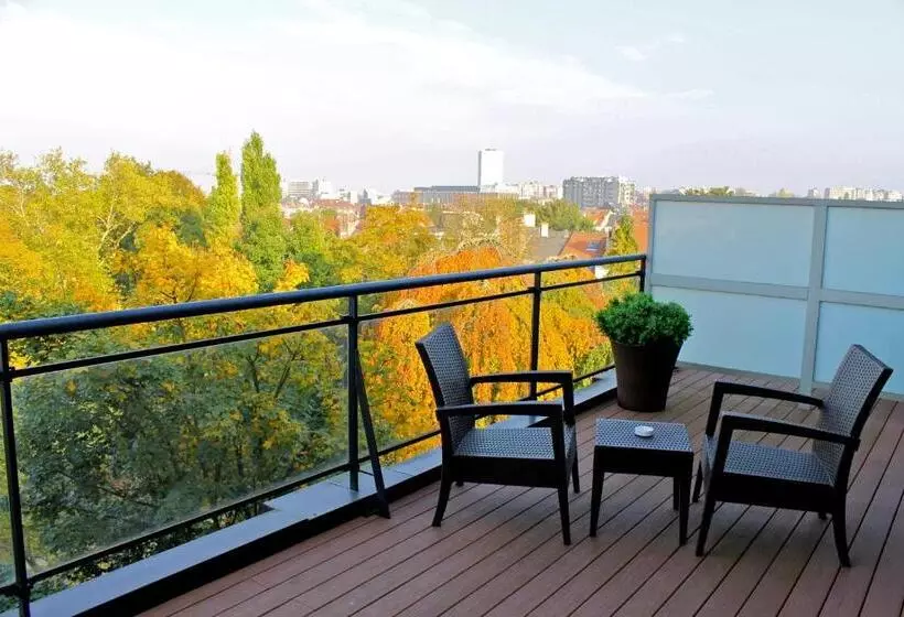 Отель Catalonia Brussels