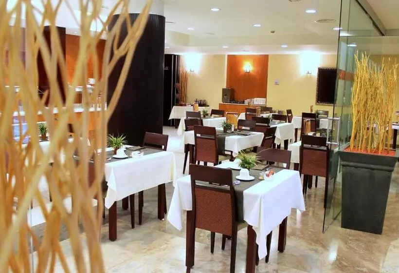 Отель Catalonia Brussels