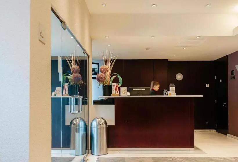 Отель Catalonia Brussels