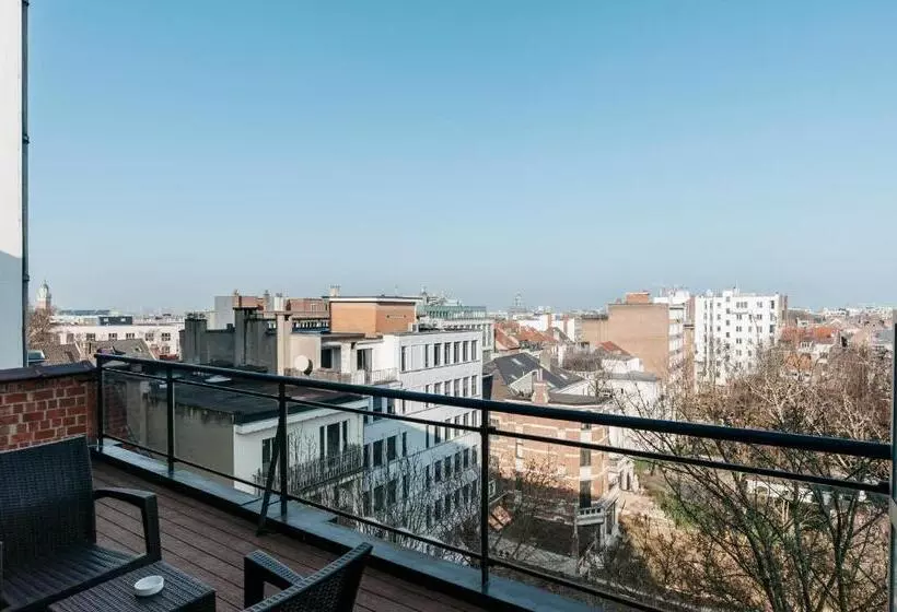 Отель Catalonia Brussels
