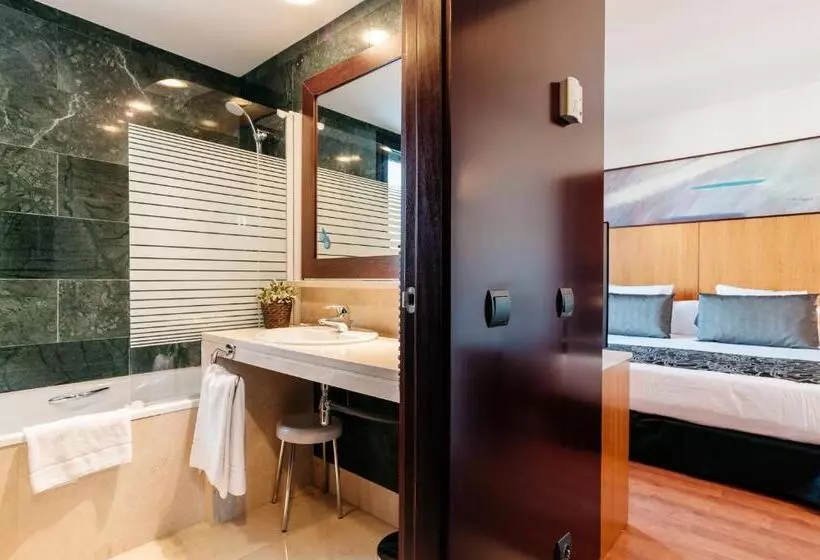 Отель Catalonia Brussels