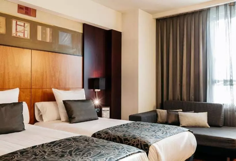 Отель Catalonia Brussels