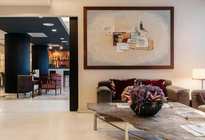 Отель Catalonia Brussels