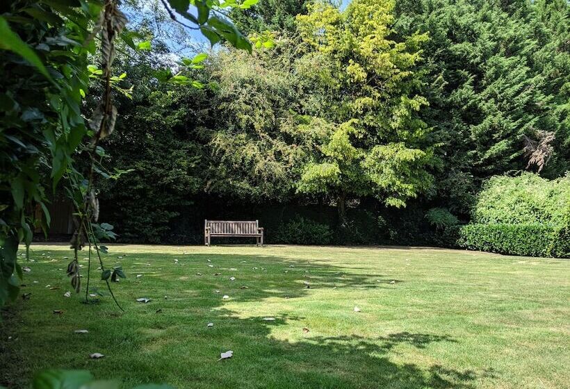 Bridgewood Manor Hotel & Spa