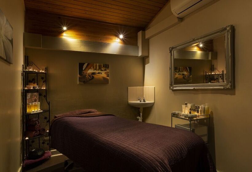 Bridgewood Manor Hotel & Spa