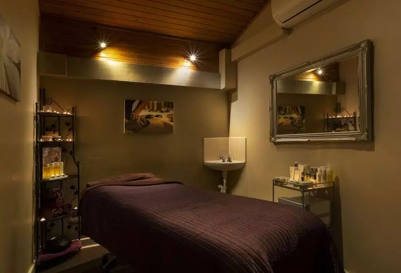 Bridgewood Manor Hotel & Spa