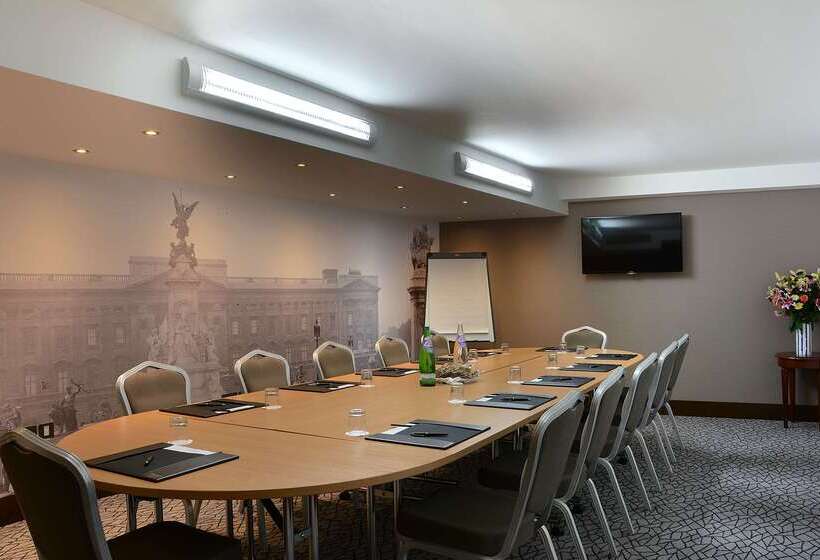 Отель Park Grand London Kensington