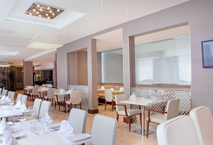 Отель Park Grand London Kensington