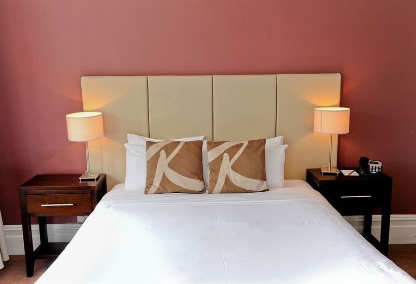 Отель The Raglan