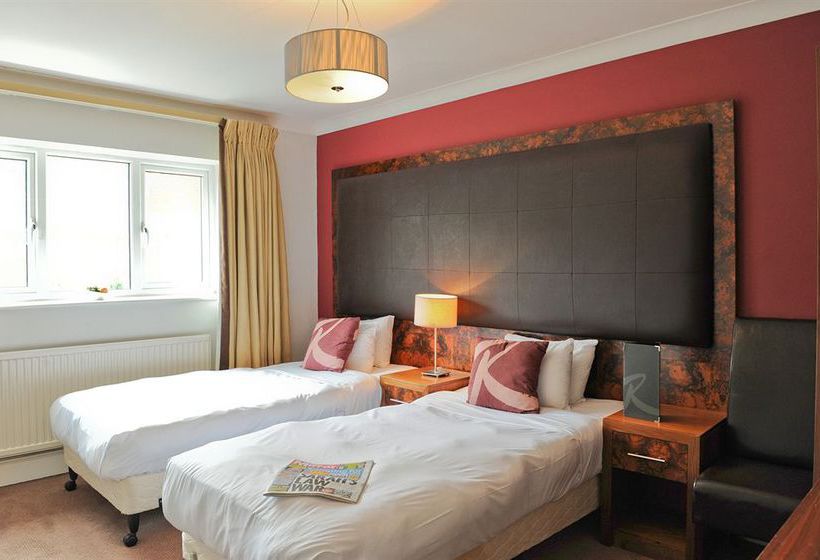 Отель The Raglan